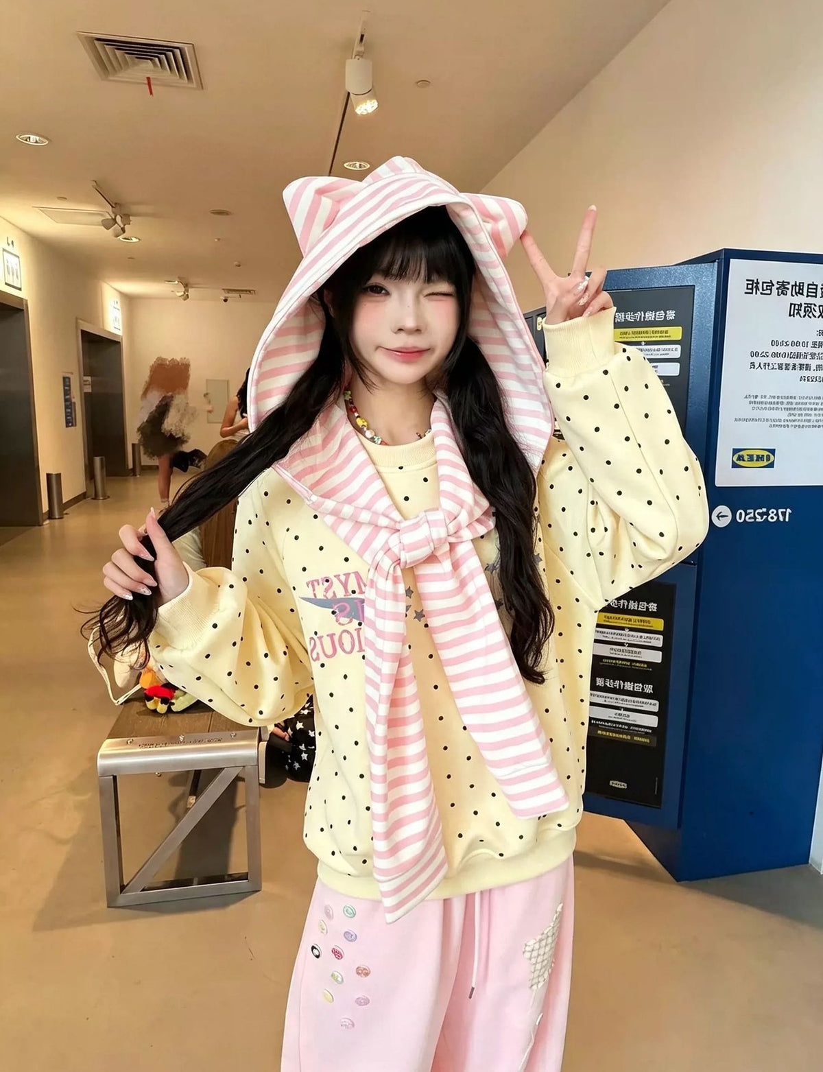 Retro Color-block Polka Dot Hoodie with Detachable Shawl, Loose Sweatshirt